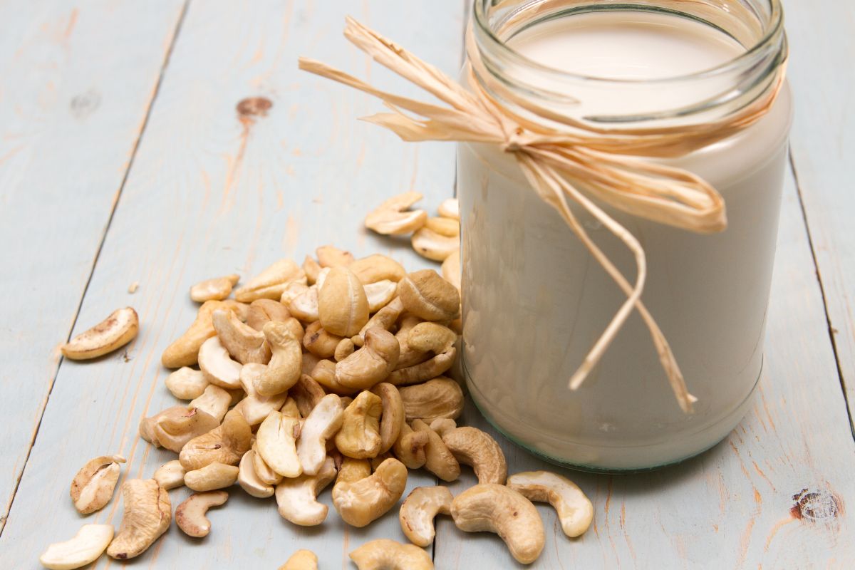 10 Nutrition And Health Benefits Of Cashew Milk